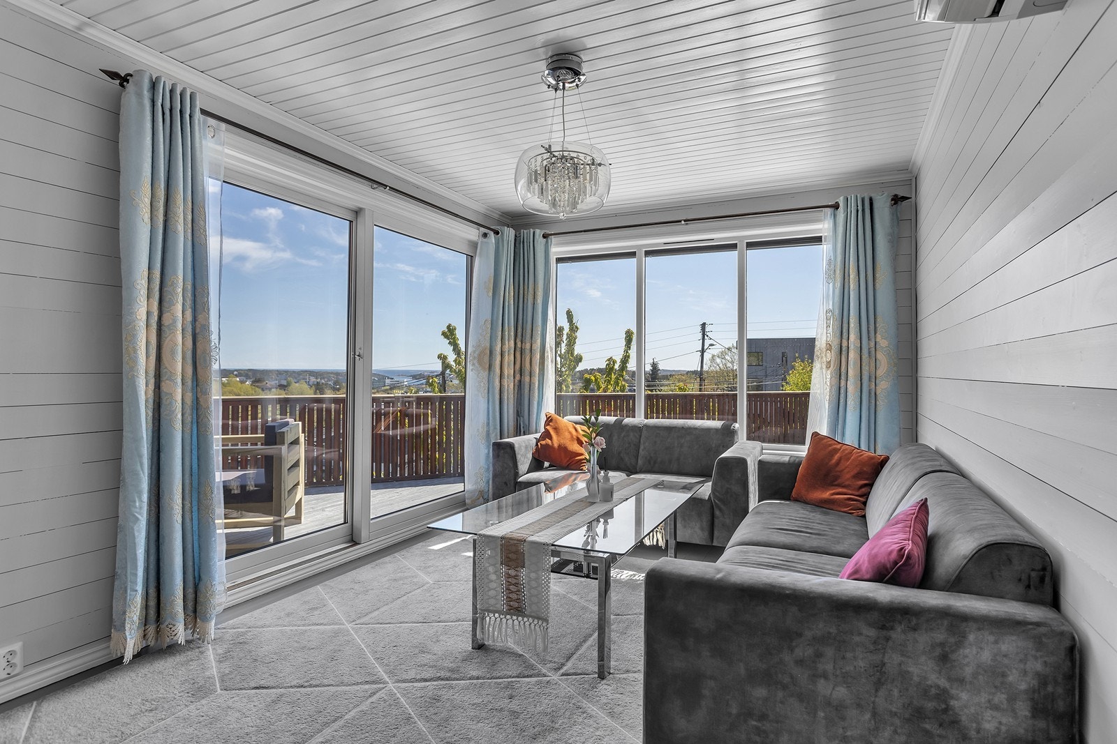 Stue nr.2 med utgang til veranda Galleribilde