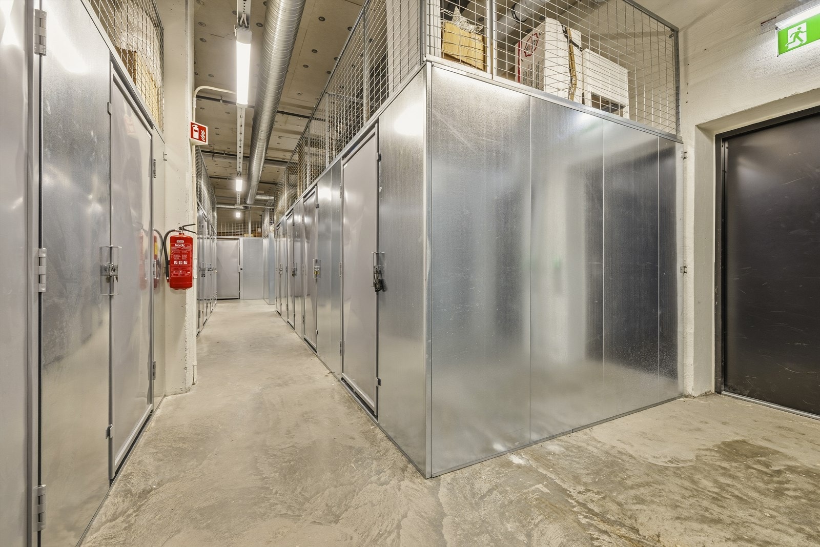 Leiligheten disponerer en bod på 5 m² i kjelleren for ekstra lagring. Galleribilde