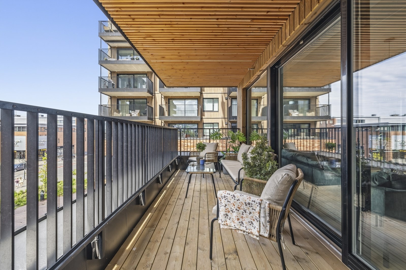 Fra stuen er det utgang til en overbygd balkong på 11 m². Galleribilde