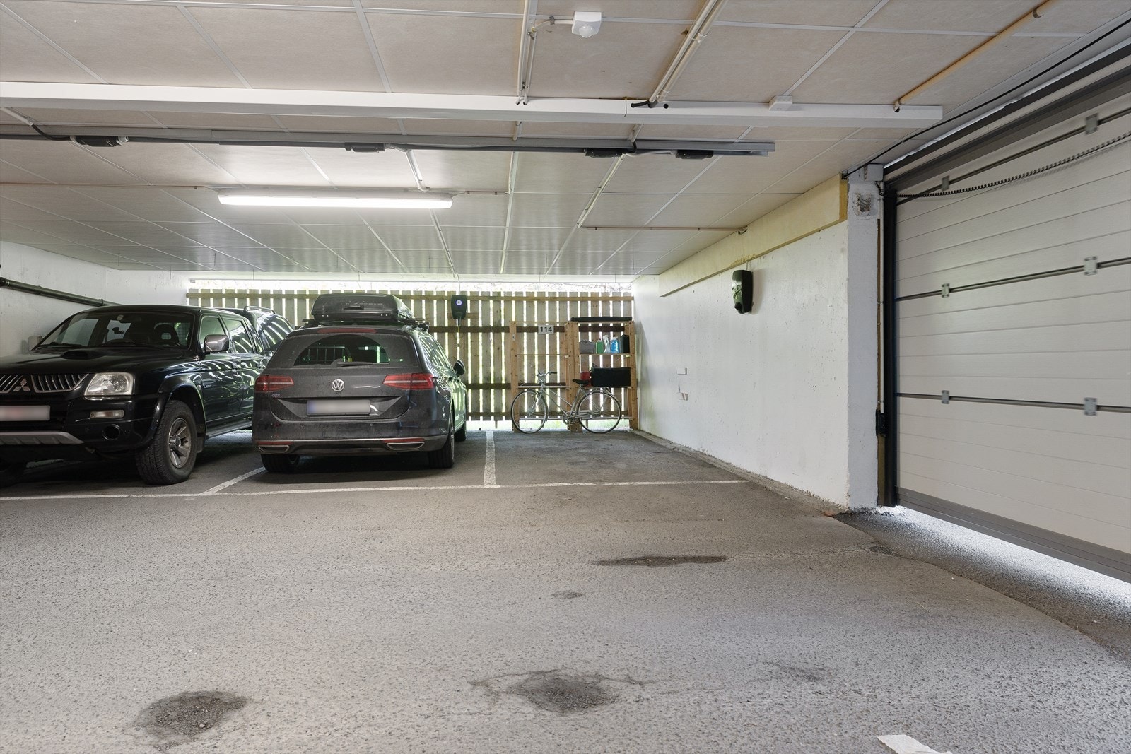 Bilen kan enkelt parkeres i felles garasje, merket nr. 114. Galleribilde