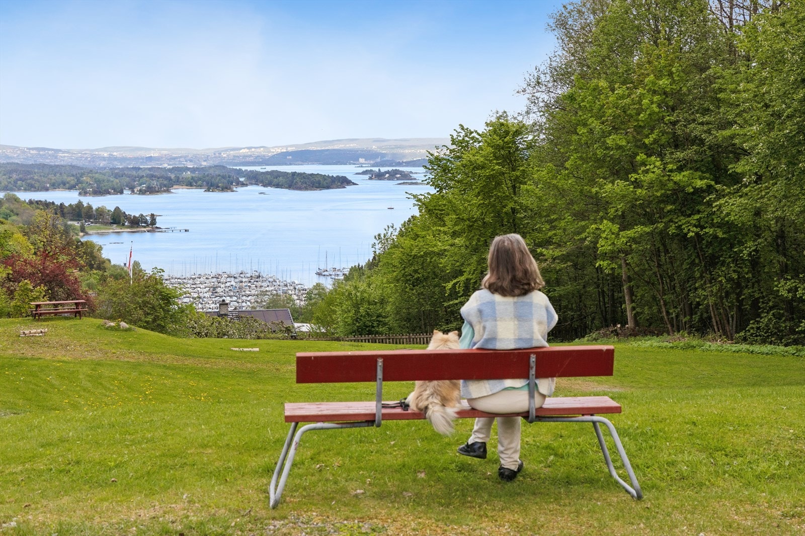 Daletoppen er et skjermet og barnevennlig boligområde med flott utsikt ut over Oslofjorden på flere av feltets sitteplasser. Galleribilde