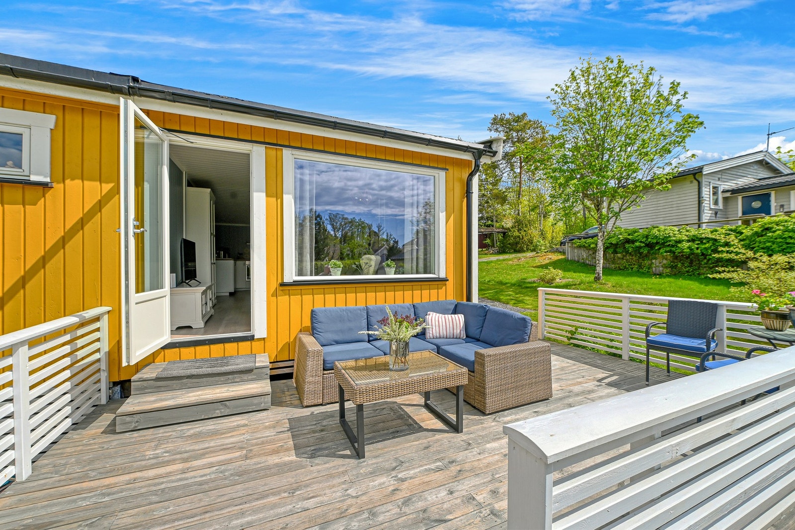 Fra stuen er det utgang til en romslig terrasse på 59 m². Galleribilde
