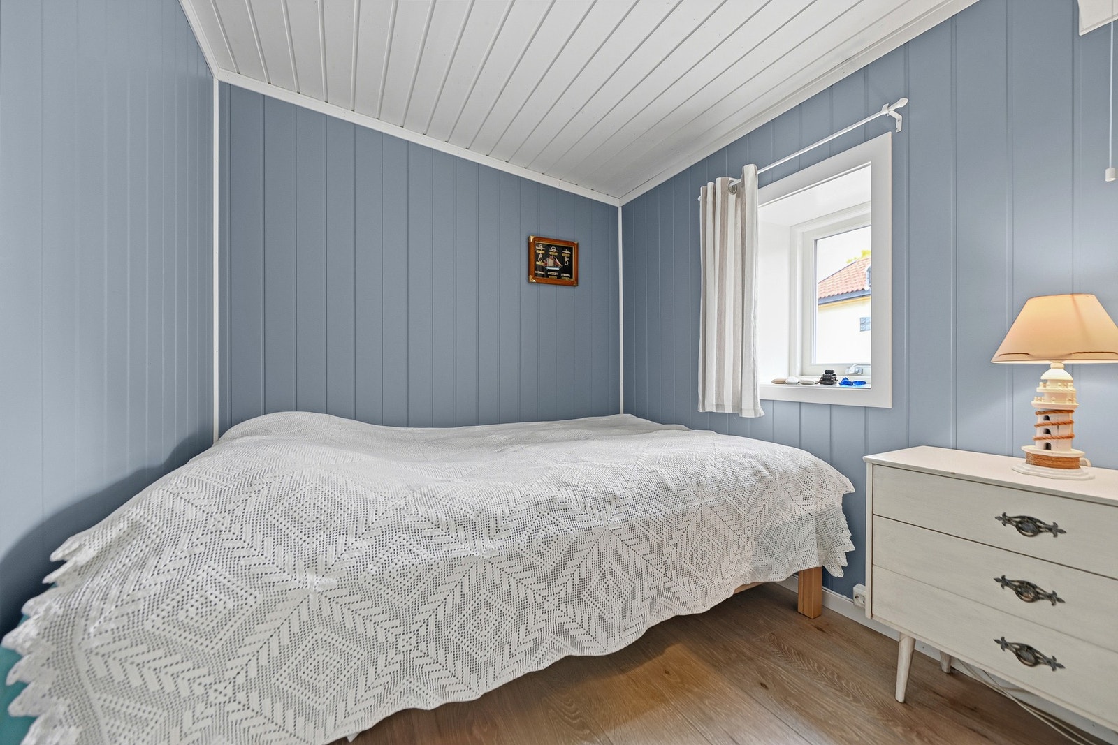 Det er god plass til dobbeltseng i alle rom. Galleribilde