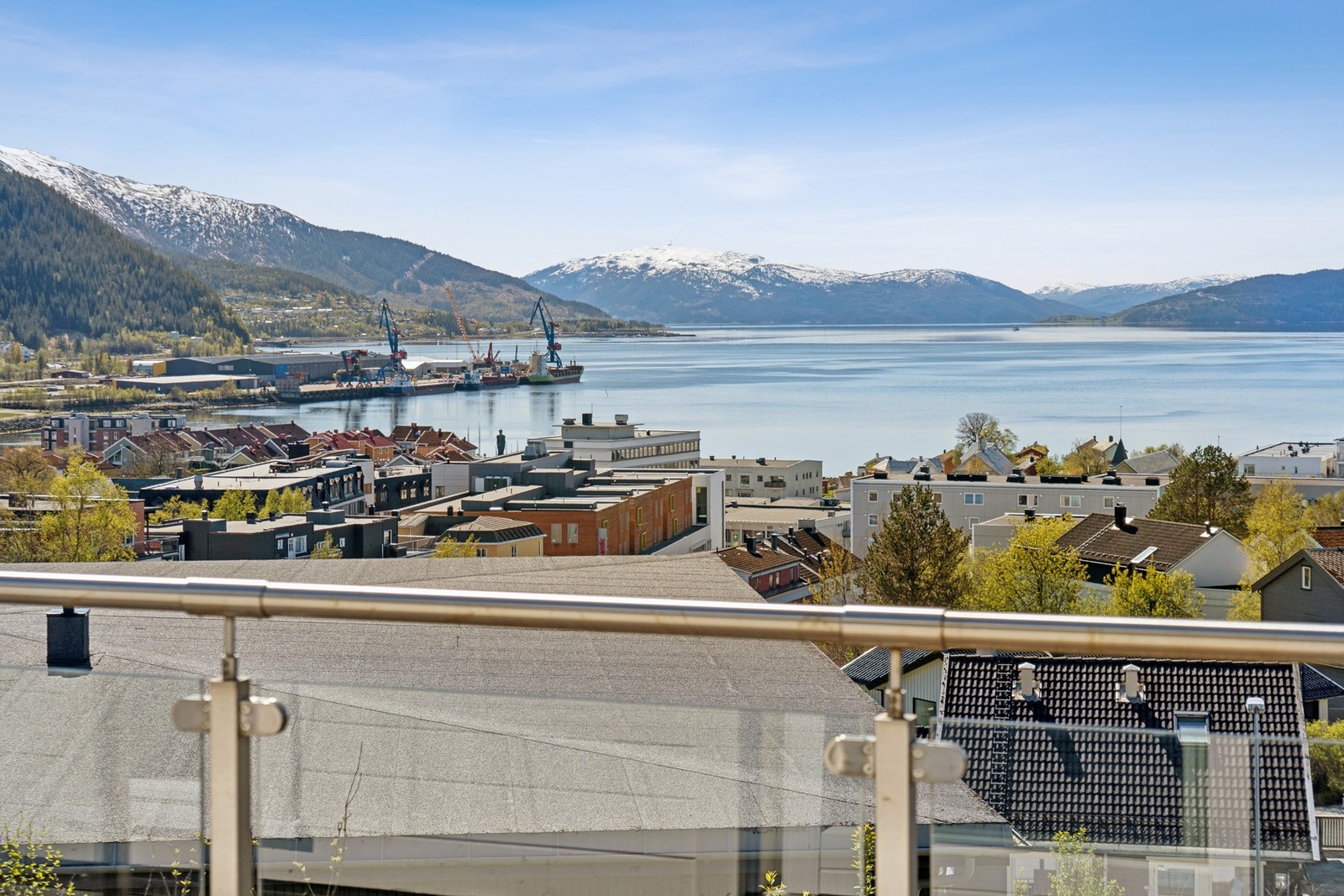 EiendomsMegler 1 v/Gisle Kallestad har gleden av å presentere Doktorbakken 9. Foto: EFKT Galleribilde