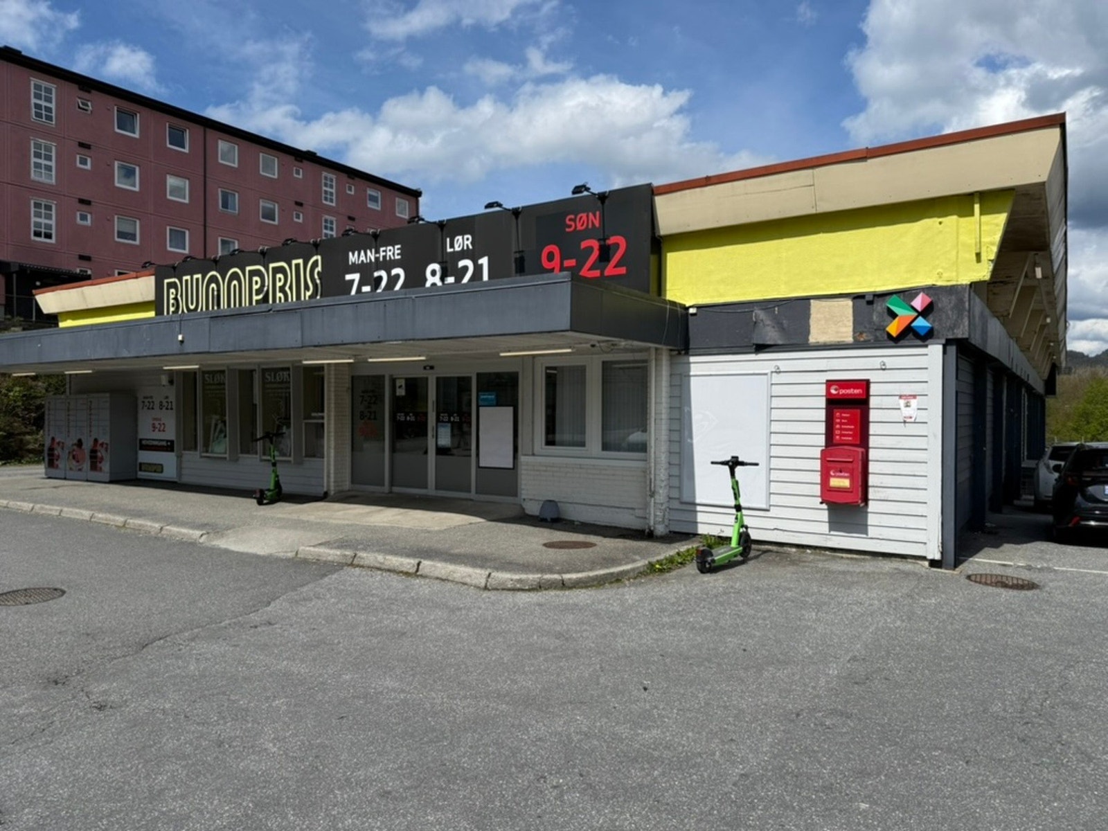 Det er kort avstand til Bunnpris dagligvareforretning på Smiberget med søndagsåpen butikk. Galleribilde
