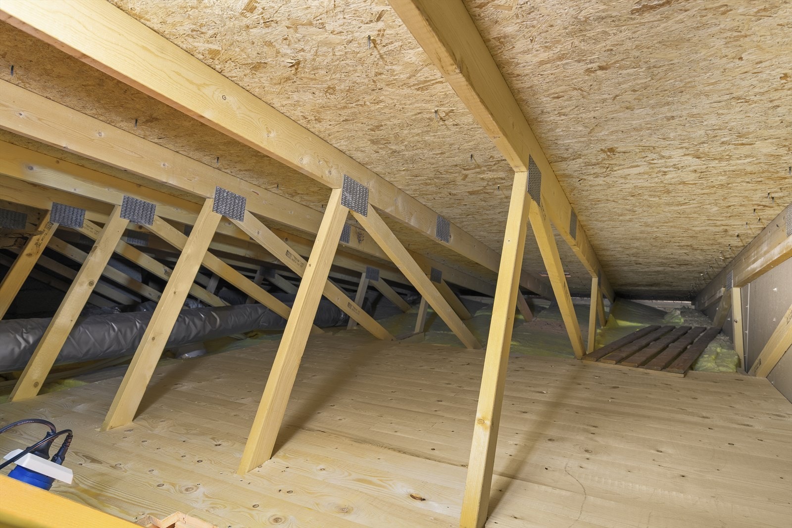 Loft med lagringsmuligheter. Galleribilde