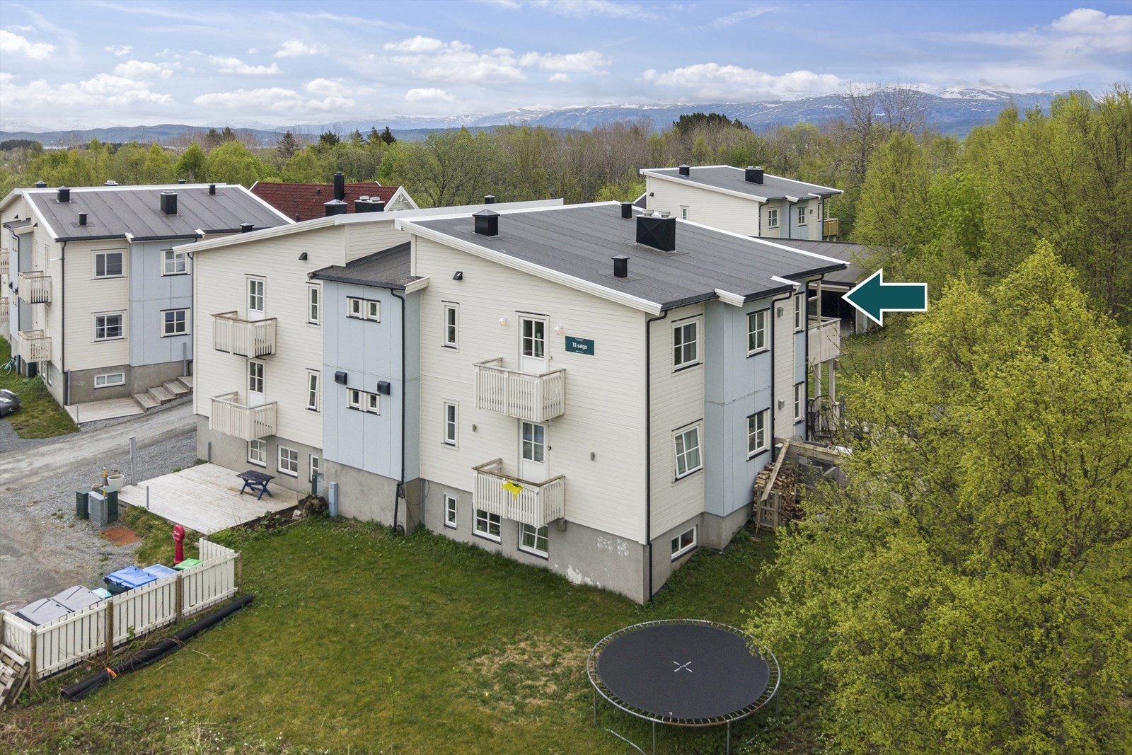 Leiligheten er en del av Solhaugen Borettslag, etablert i 2007. Galleribilde