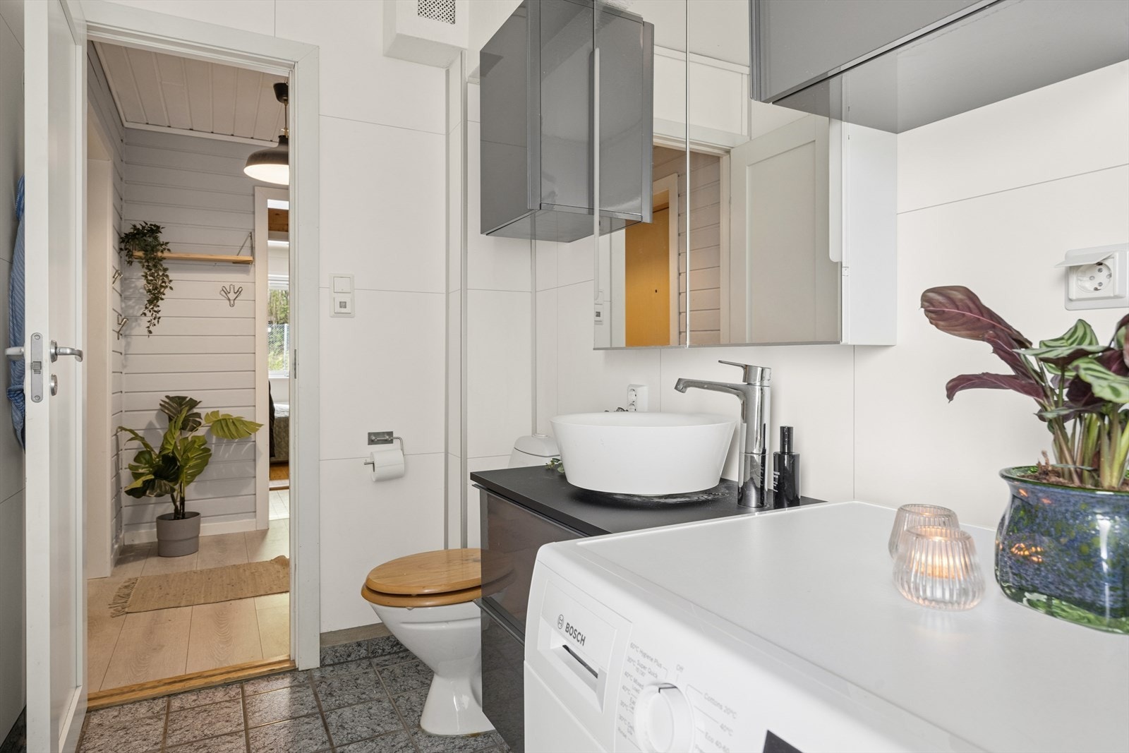 Badet ble delvis oppgradert i 2018 og har en fin størrelse på 4,7m² Galleribilde