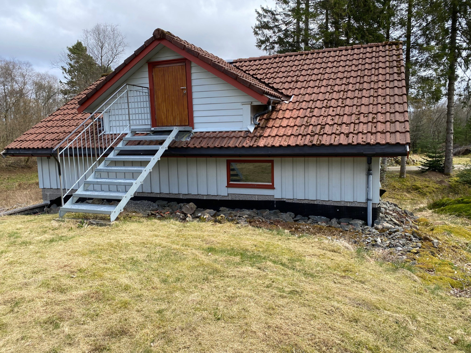 Garasje med inngang til loft Galleribilde