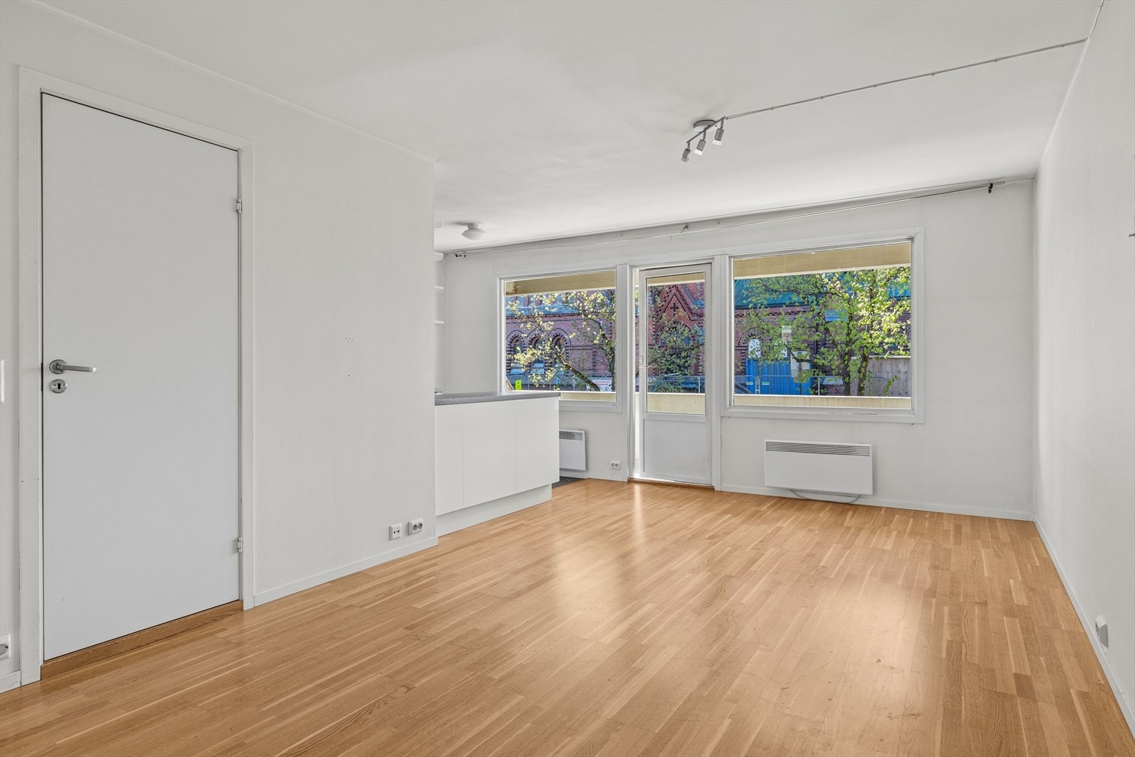 Stuen har plass til både sofagruppe og spisestue Galleribilde