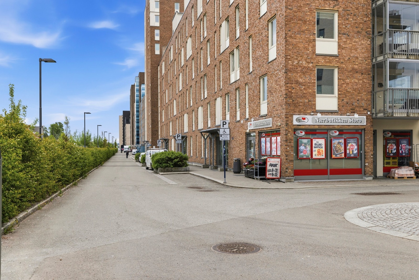Søndagsåpen nærbutikk. Galleribilde
