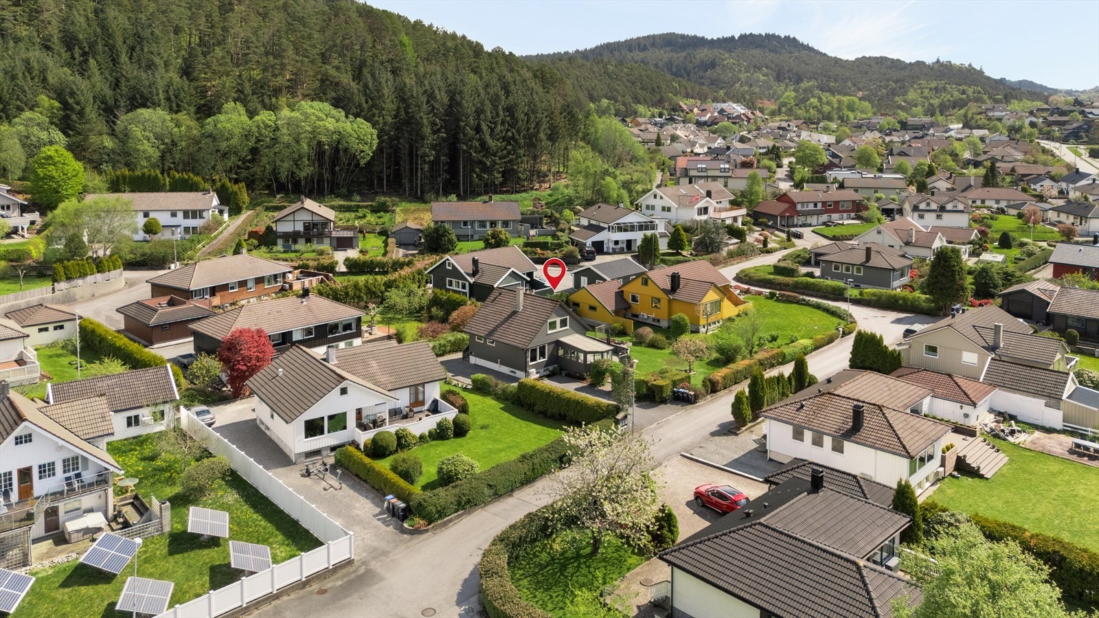 Her bor man i et hyggelig nabolag med kort vei til barnehage, skole, lekeplasser og idrettsanlegg. Galleribilde