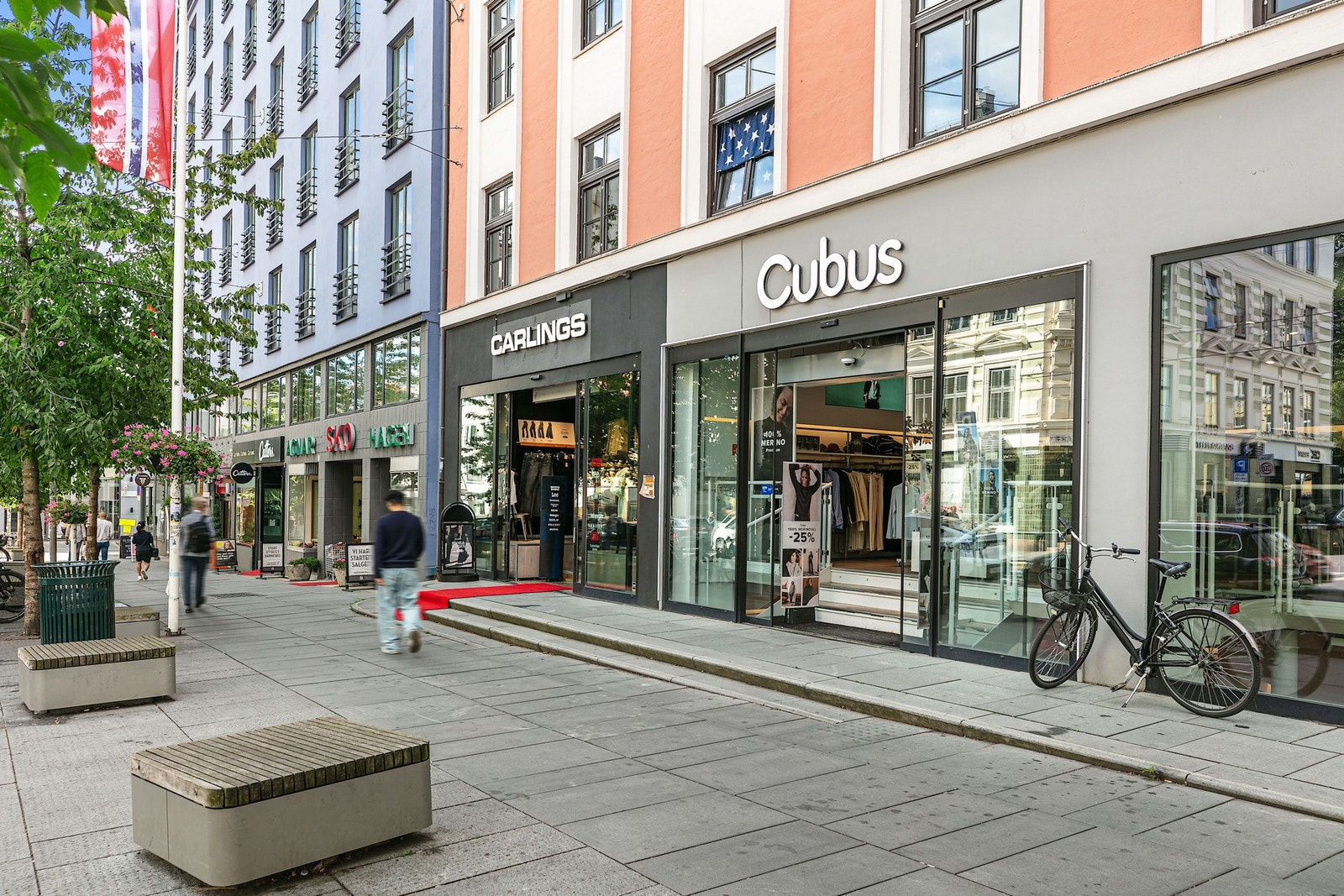 Kun få minutters gange fra boligen finner du populære Bogstadveien og Hegdehaugsveien - blant Oslos mest fasjonable handlegater - med et bredt utvalg av nisjebutikker, serveringssteder, kaffebarer og shoppingmuligheter. Galleribilde