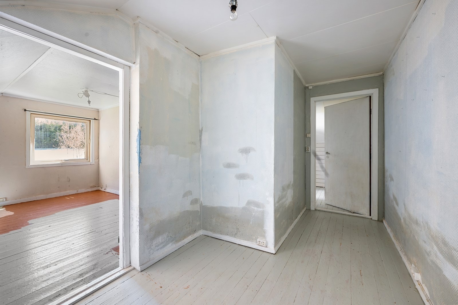 Her er det god plass ti lagring og gir deg adkomst til soverom 2 uten å gå via soverom 3 Galleribilde