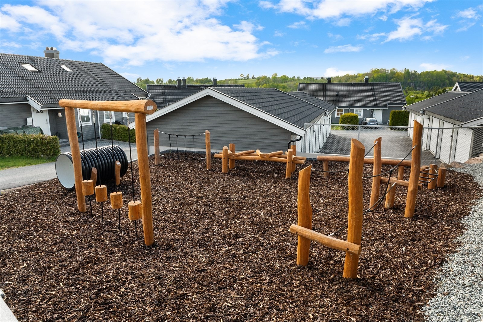 To nye lekeplasser og redskapsboder er planlagt i forbindelse med et garasjeprosjekt. Galleribilde