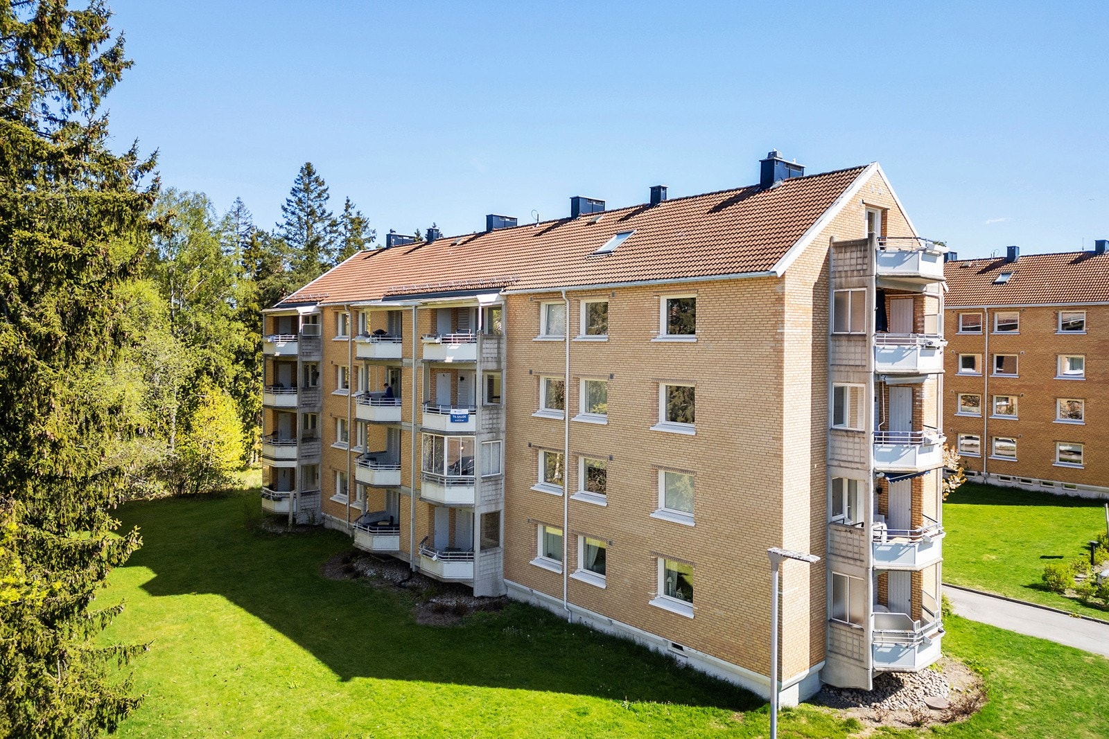 Leiligheten ligger fint til i et hyggelig nabolag på Bergkrystallen/Lambertseter med umiddelbar nærhet til dagligvarebutikk og T-bane Galleribilde