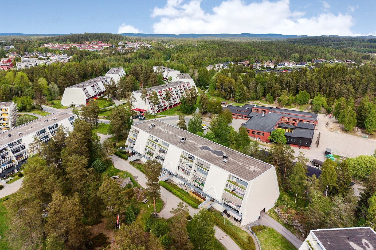 Varmtvann, internett og kabel-tv er inkludert i felleskostnadene. Galleribilde
