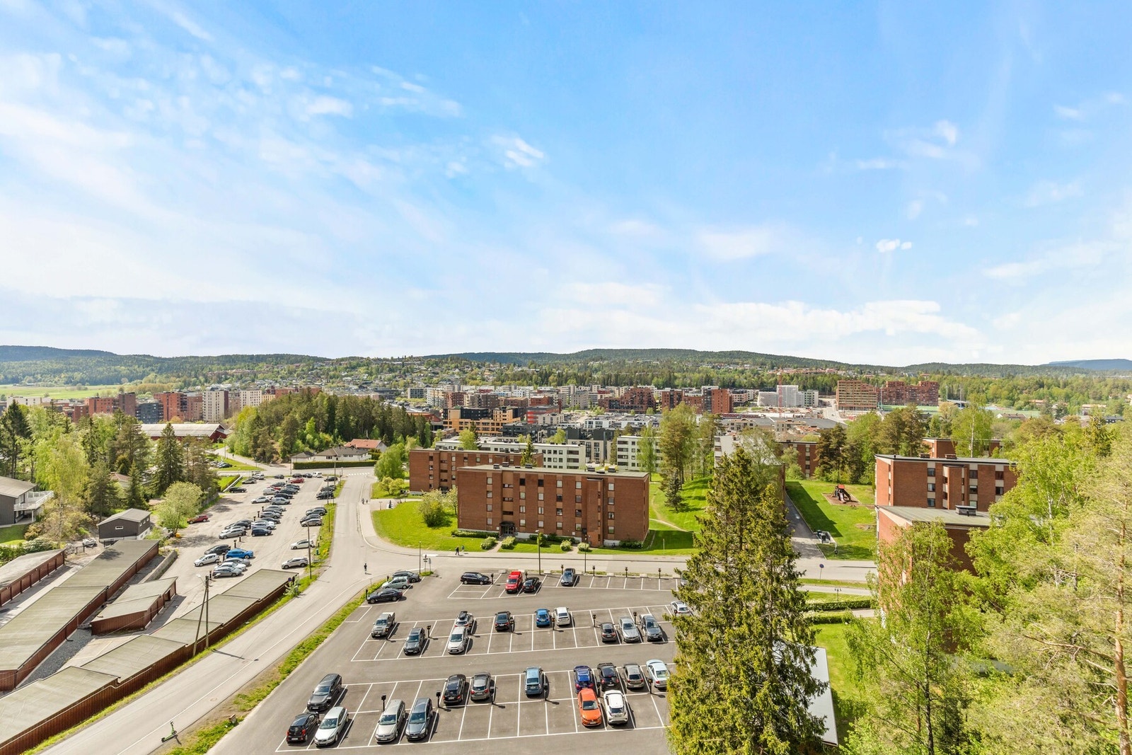 Utsikten fra balkongen - her ser man det meste av Lørenskog! Galleribilde