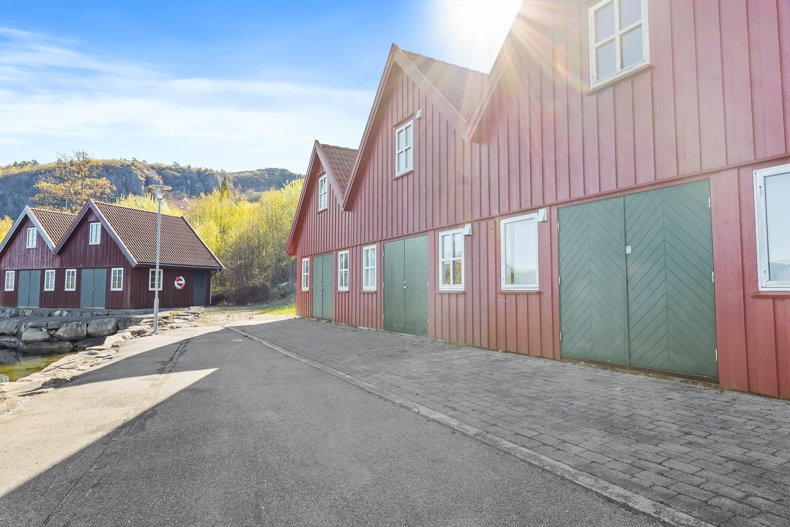 Mulighet for å kjøpe sjøbod ved båtanlegg for 850 000kr. Galleribilde