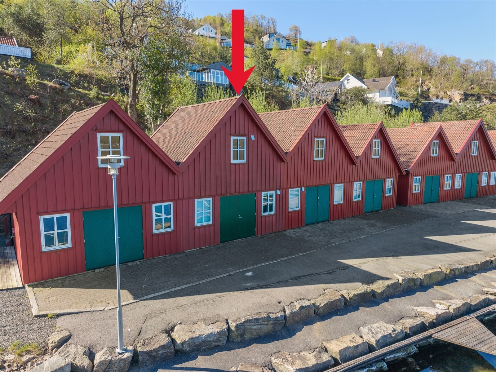 Mulighet for å kjøpe sjøbod ved båtanlegg for 850 000kr. Galleribilde
