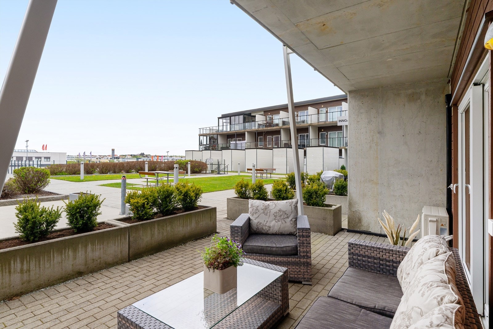 Vest markterrasse på 26 m² med gode solforhold. Galleribilde