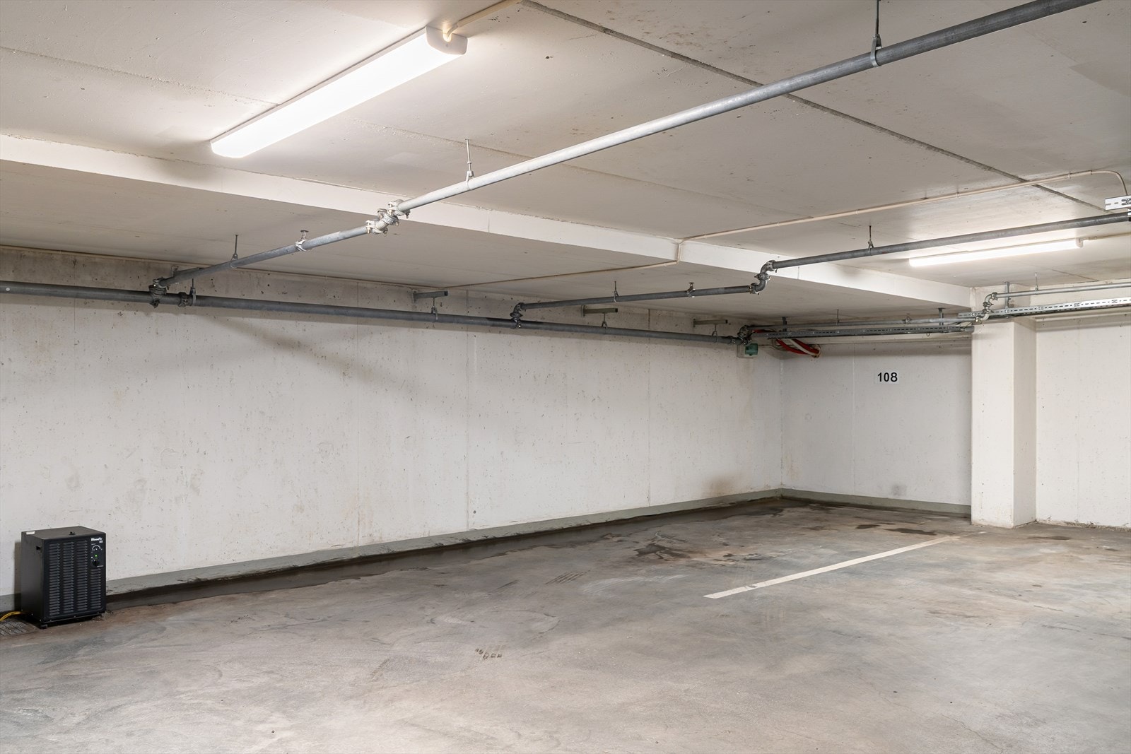 Parkering i lukket anlegg. Galleribilde