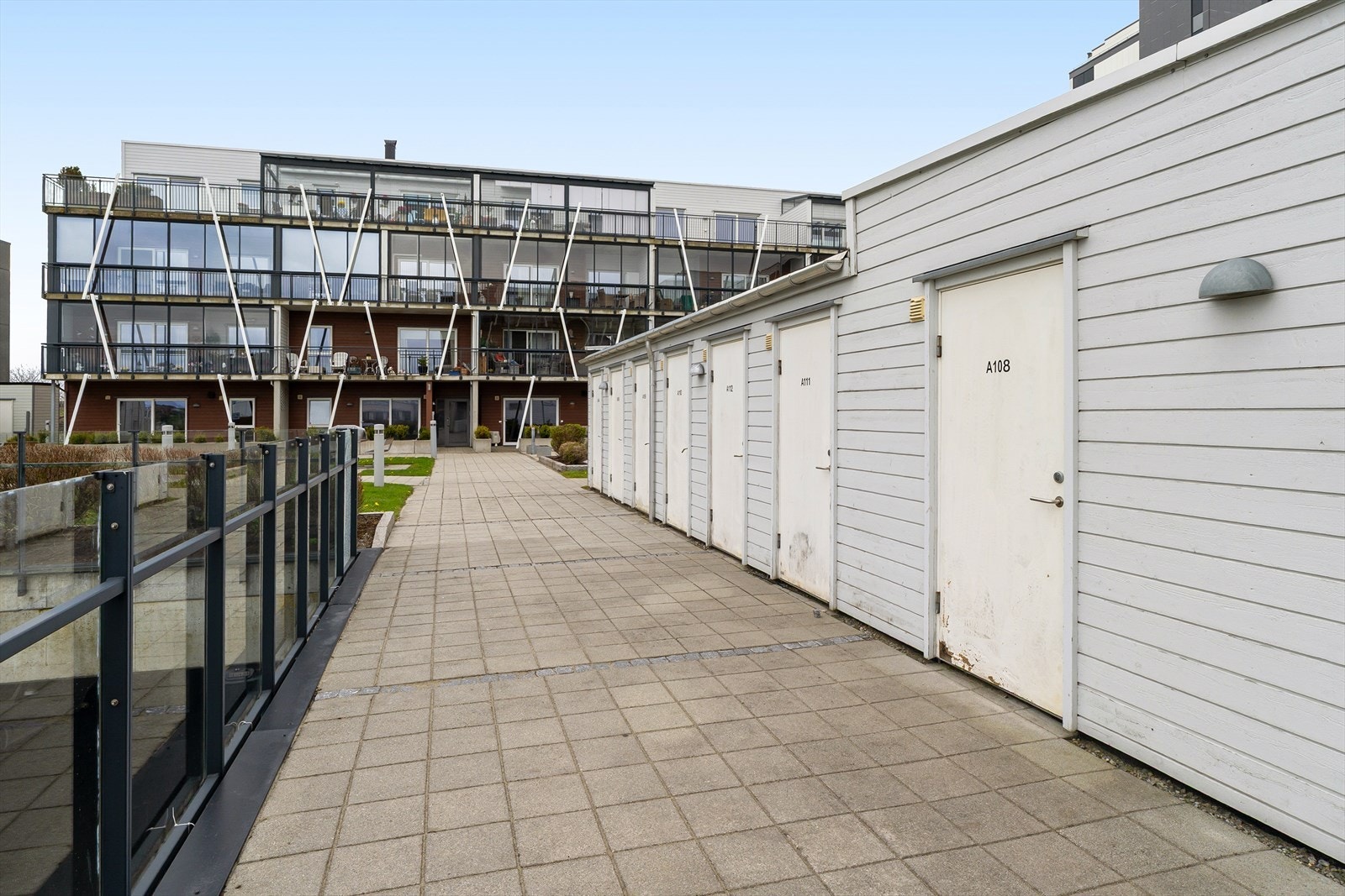 Sportsbod på 6 m² ikke langt fra leiligheten. Praktisk i forhold til lagring av grill og utemøbler. Galleribilde
