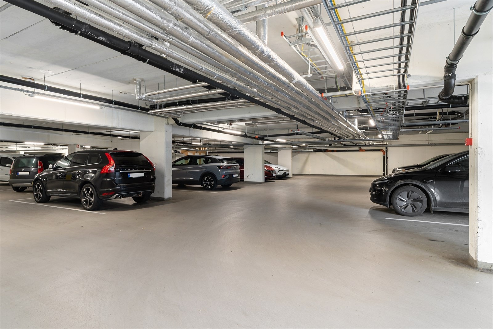 Gjesteparkering for sameiet. Galleribilde