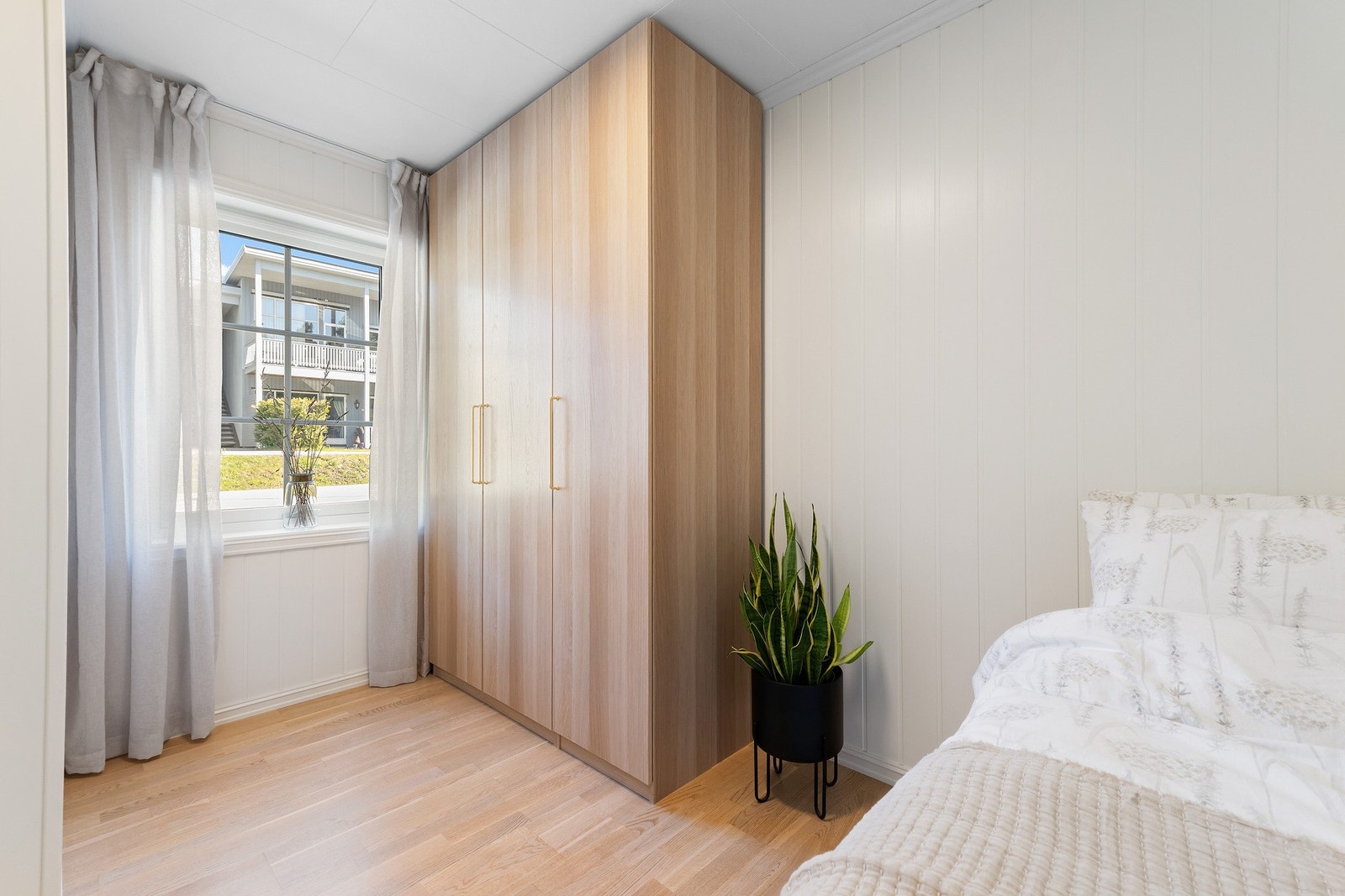 Soverom nr. 3. Frittstående garderobeskap medfølger. Galleribilde