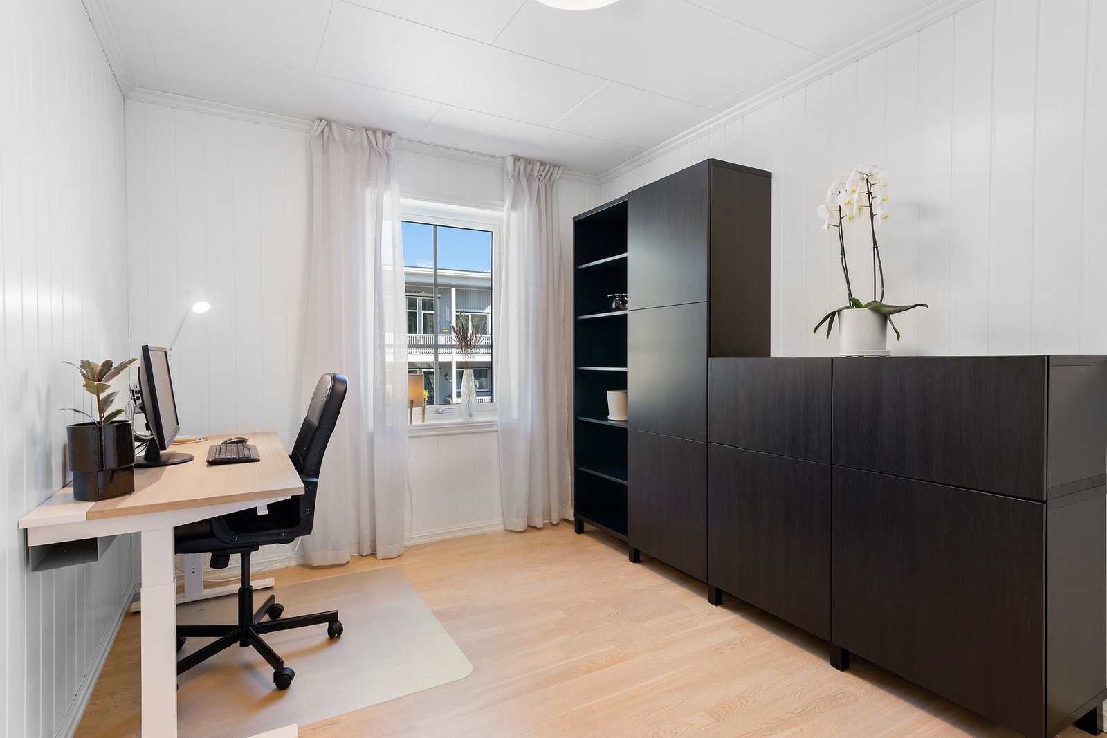 Boligen har totalt 3 soverom. Dette soverommet ligger i 2. etasje Galleribilde