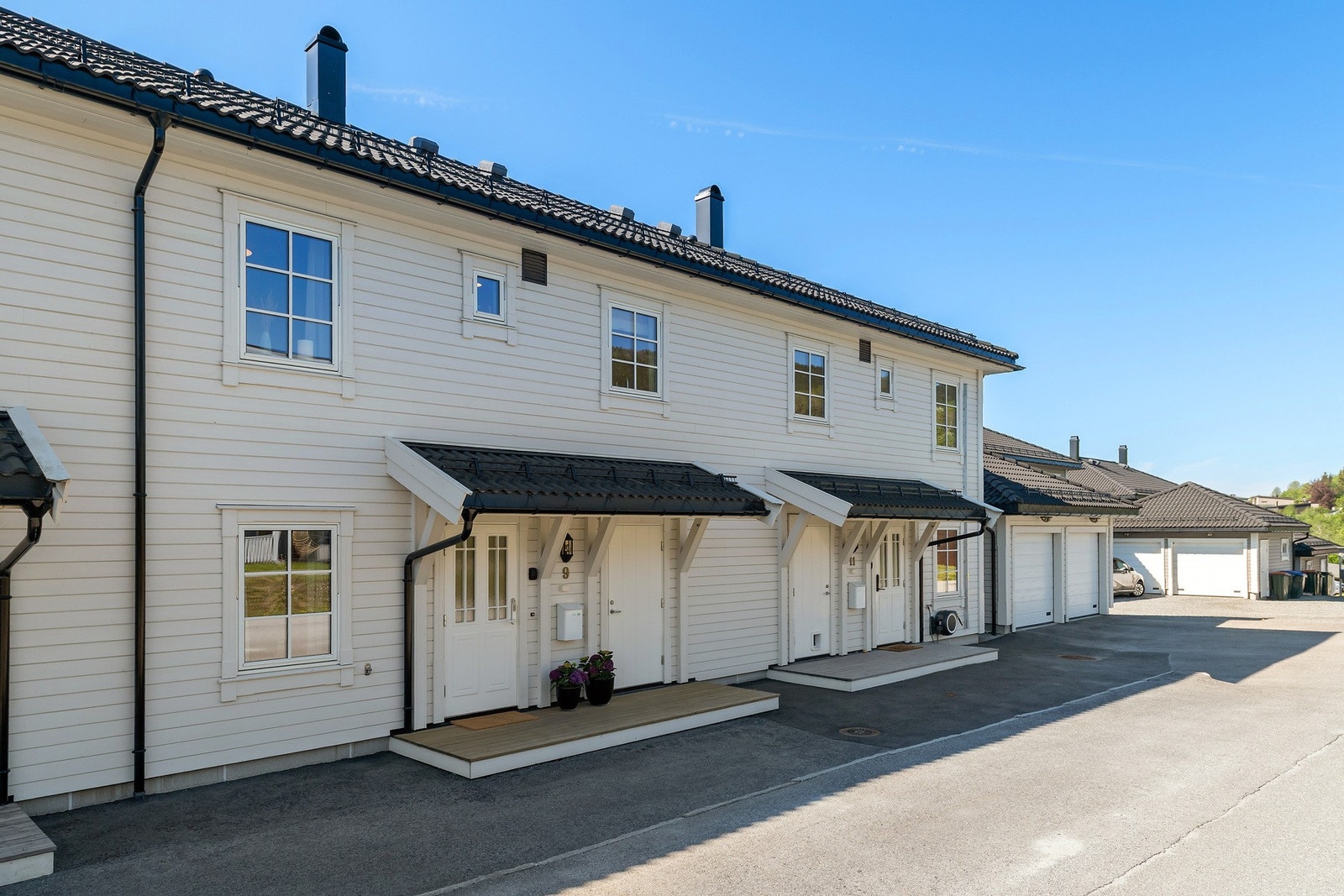Sameiet har en fin, asfaltert gårdsplass. Galleribilde