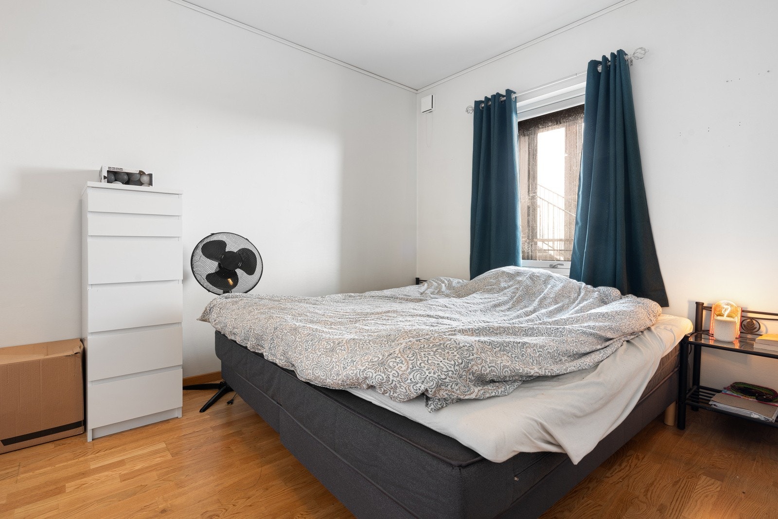 Romslig hovedsoverom med plass til det du trenger - Rolig og privat.
