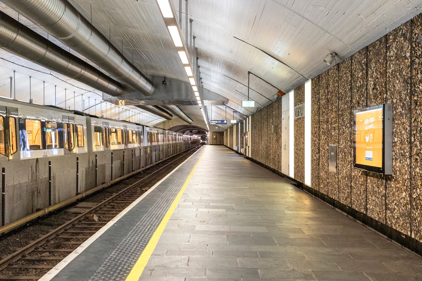 Vestli T-banestasjon. Galleribilde