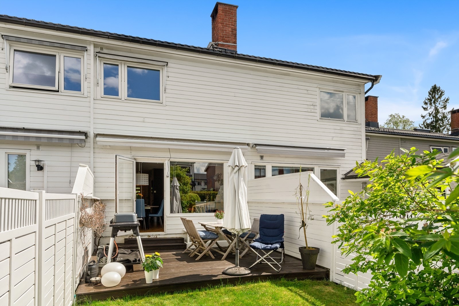 Solrik og vestvendt terrasse/hage Galleribilde