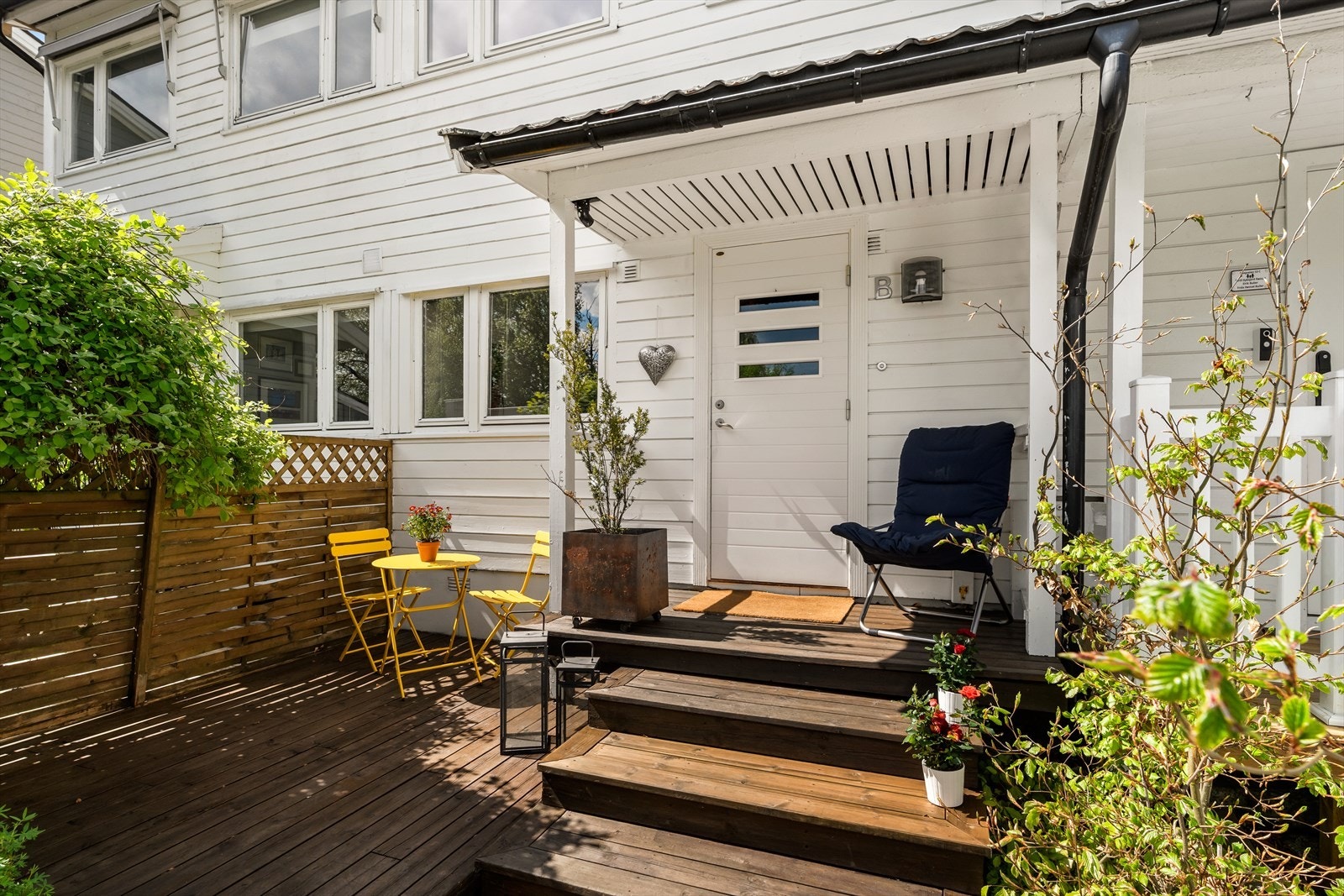 Hyggelig inngangsparti med flott morgensol Galleribilde