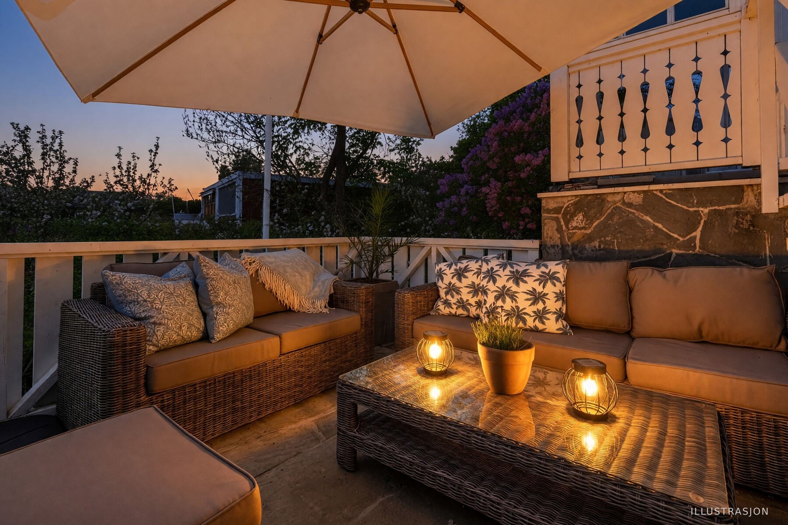 Terrasse ved huset på kveldstid Galleribilde