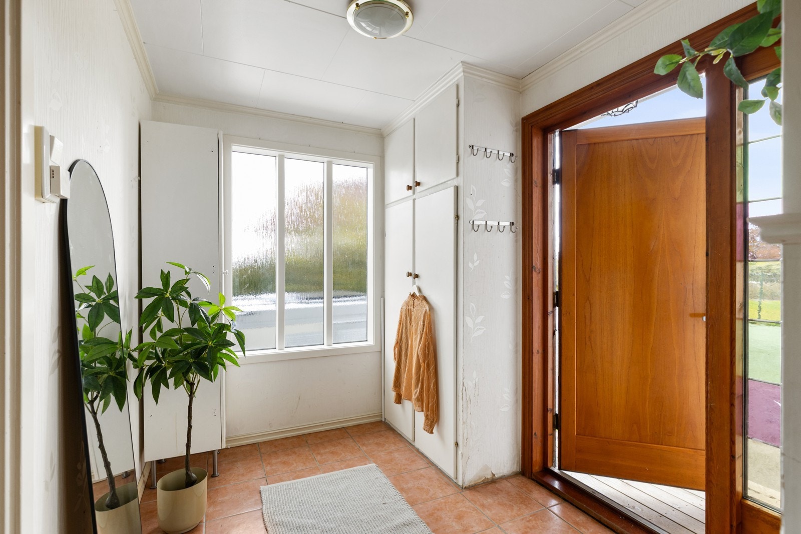 Velkommen inn. Entré med varmekabler i gulvet. Galleribilde