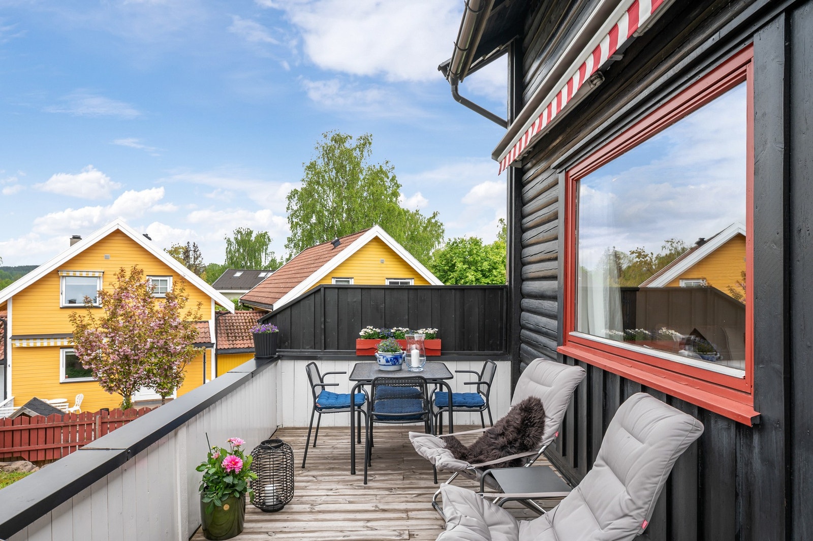 Solrik terrasse vendt mot vest (12 m2). Galleribilde