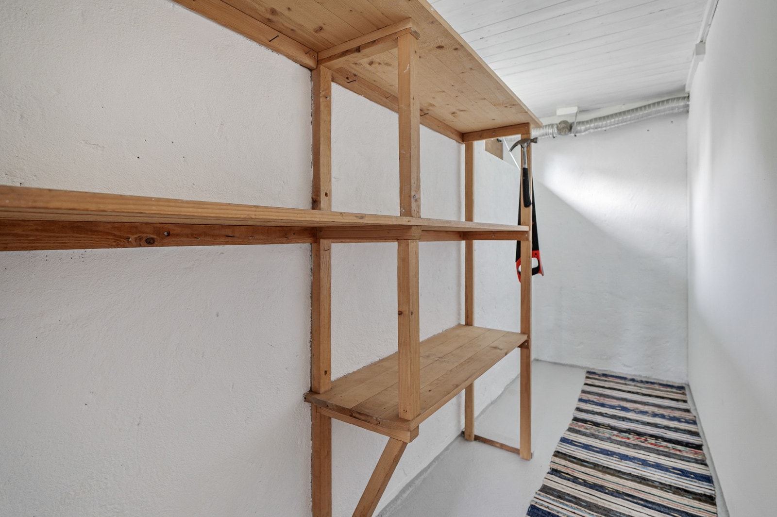 Bod/lagringsplass i underetasjen. Galleribilde