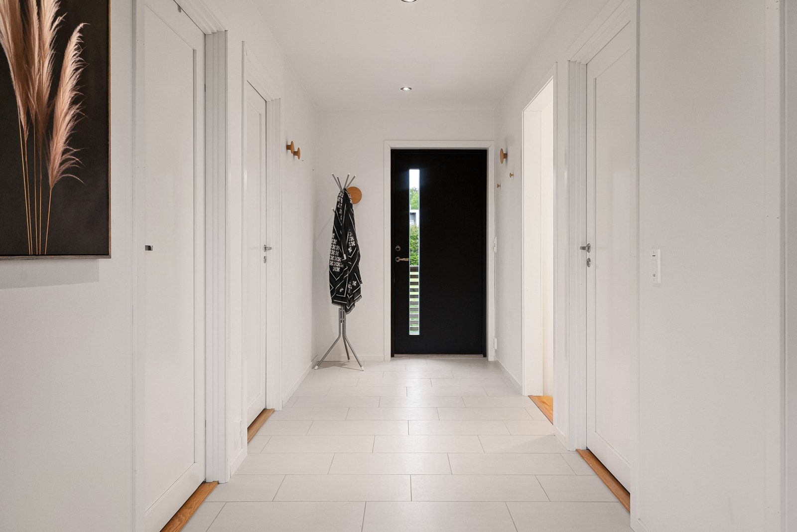 Innbydende og romslig entrè/hall Galleribilde