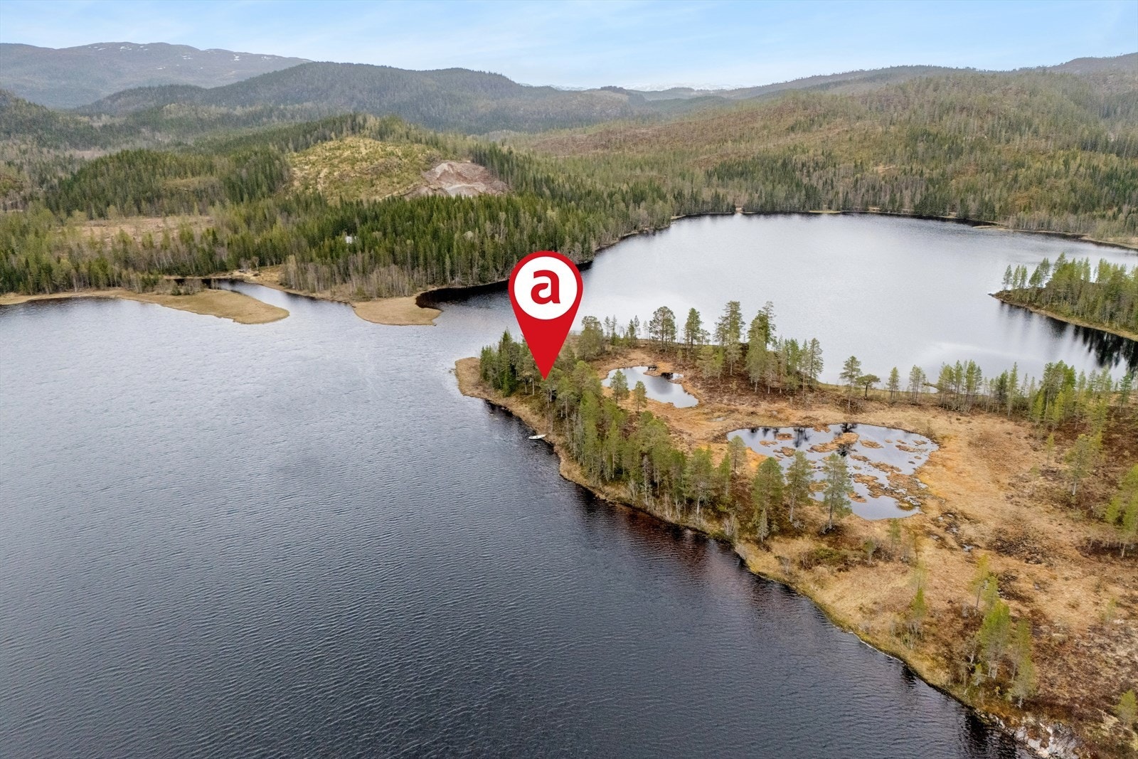 Bilveg frem til Frammnes eller Grønnlibukta. Adkomst via avgiftsbelagt skogsbilveg ca. 11,5 km fra FV 7040 Sørsivegen. Parkering på andre siden av vannet ved Frammnes og en kort ro-tur
over vannet Galleribilde