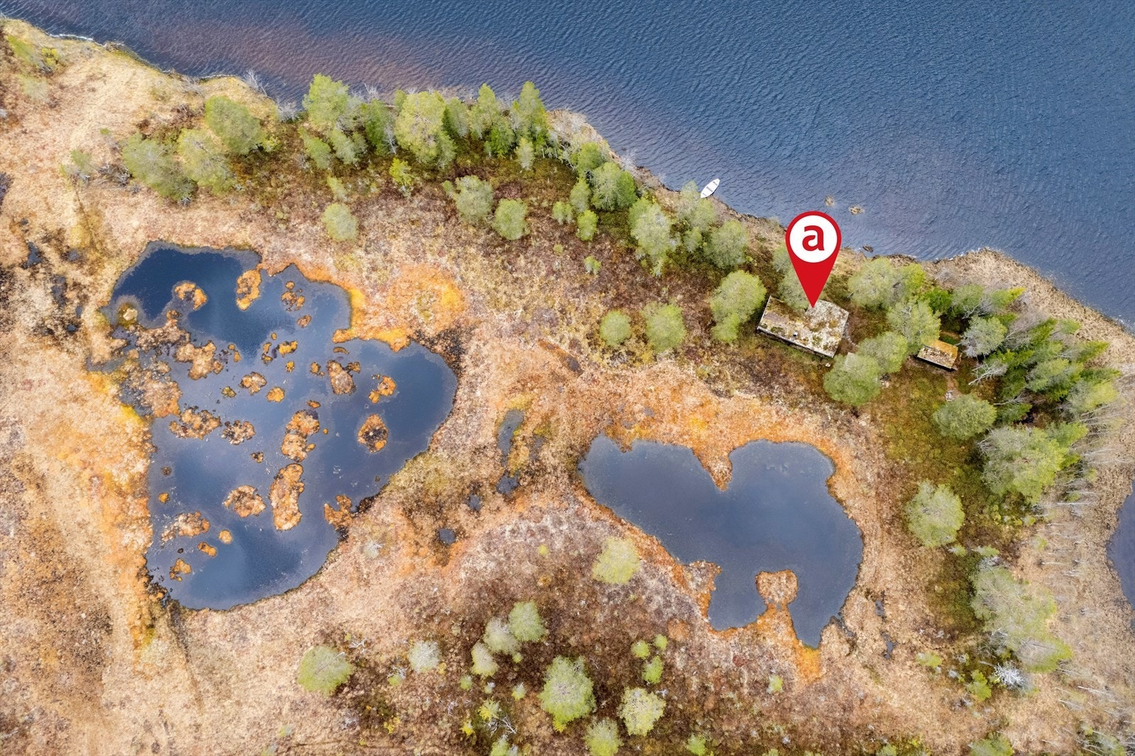 Kan også parkere lengere inn ved Grønnlibukta og da er det ca. 12 min lett gange på sti frem til hytta. Galleribilde
