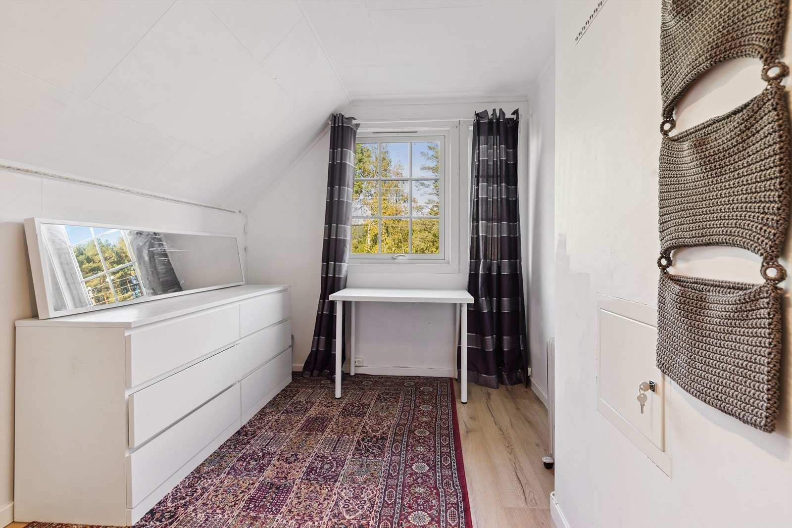 Et fjerde soverom/disponibelt rom gir ytterligere fleksibilitet for familien. Galleribilde