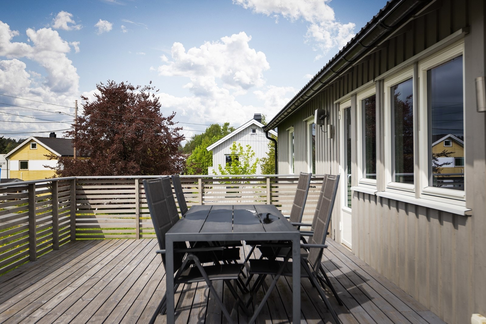 Terrassen er utstyrt med belysning og stikkontakt. Galleribilde