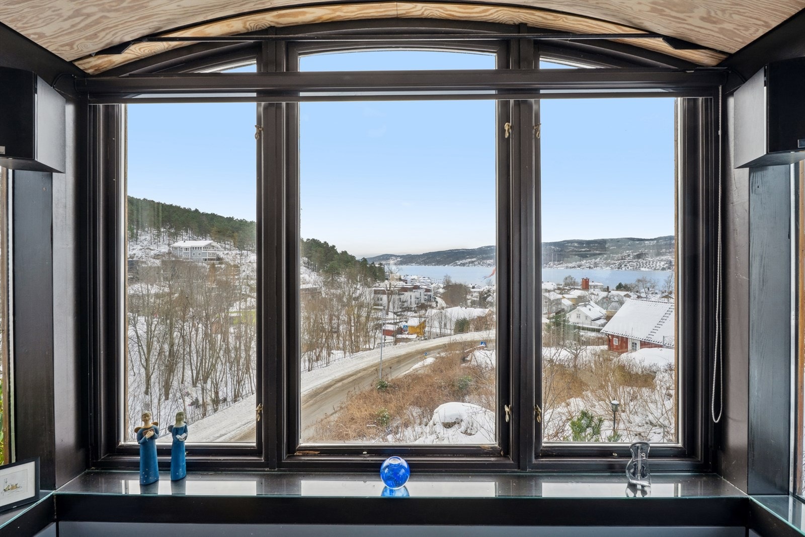 Fra spiseplassen nytes en fantastisk utsikt over Oslofjorden Galleribilde