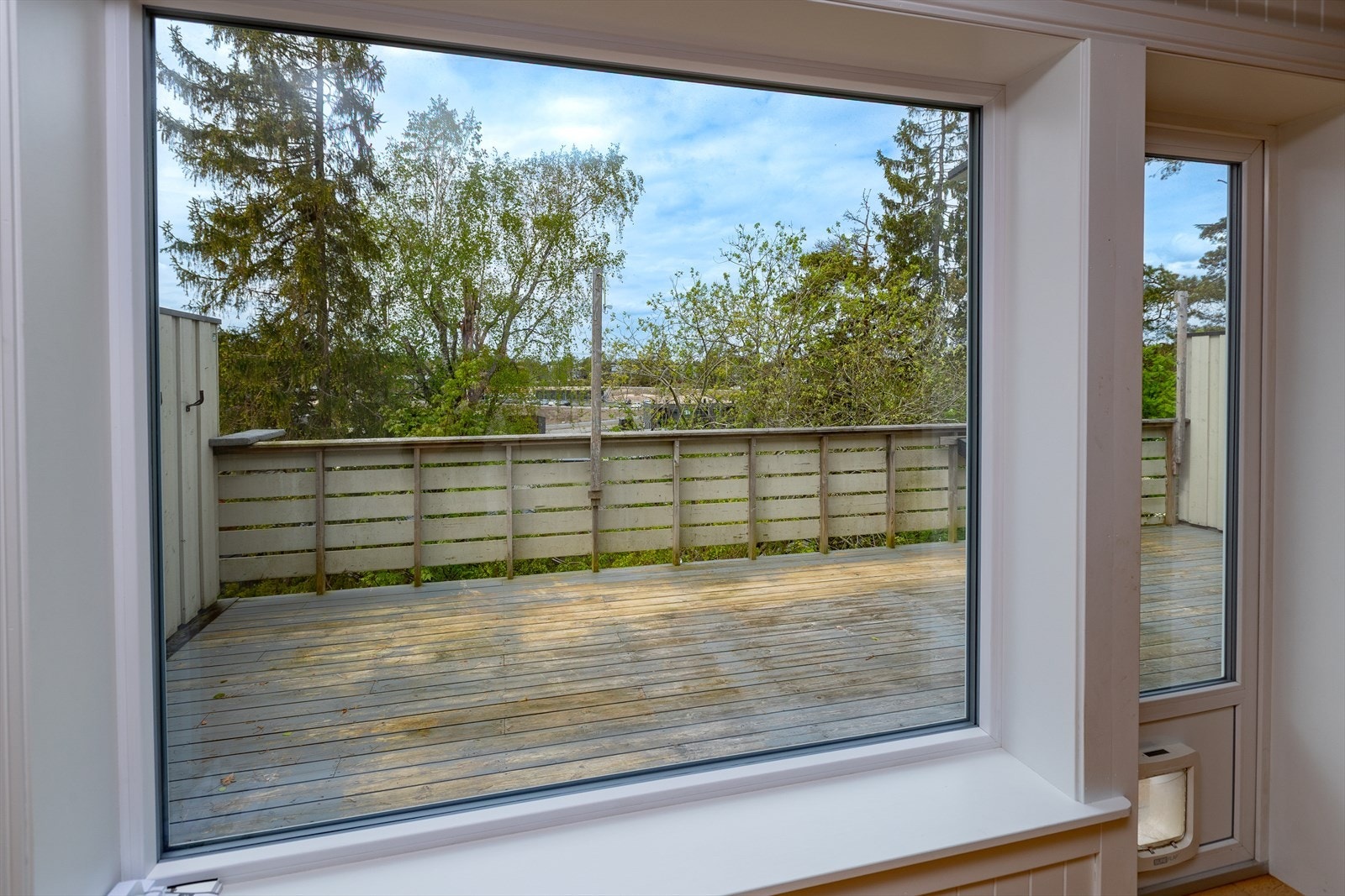 Utgang til veranda fra stuen Galleribilde