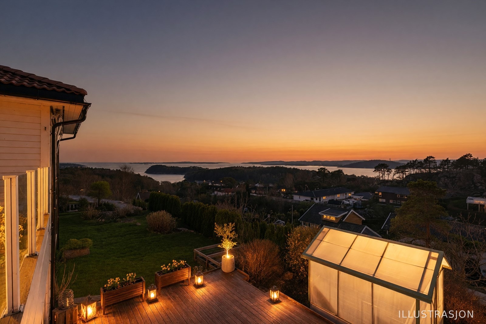Boligen har en fantastisk fin utsikt fra samtlige rom i boligen og fra både terrasse og hage. Galleribilde