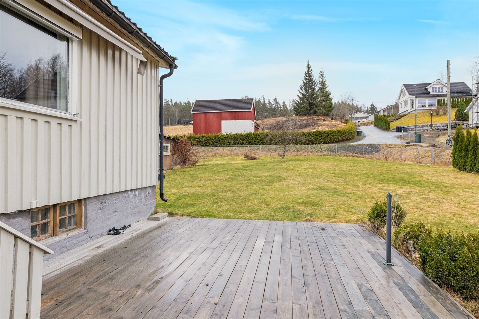 Sørvendt veranda med utgang fra stuen. Galleribilde