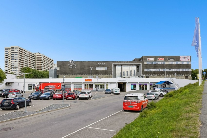 Tveita Senter med godt utvalg forretninger, buss og t-bane Galleribilde