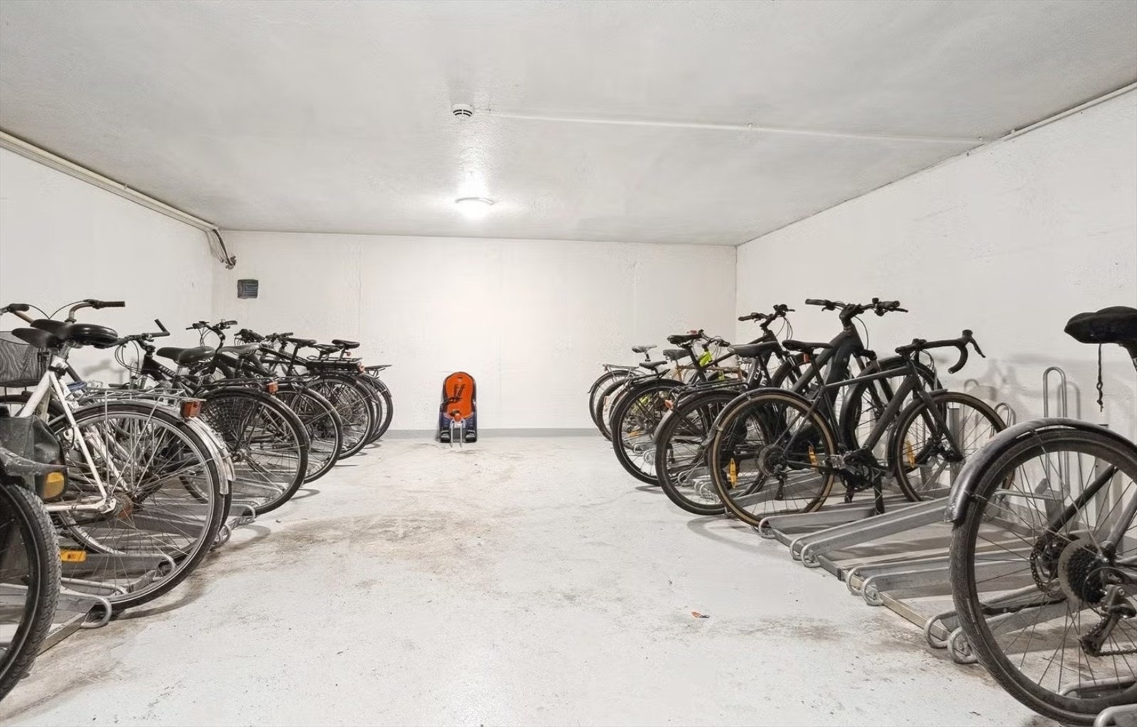 Som beboer får du tilgang til felles vaskeri, praktisk sykkelparkering i felles sykkelrom og parkeringsmuligheter. Galleribilde